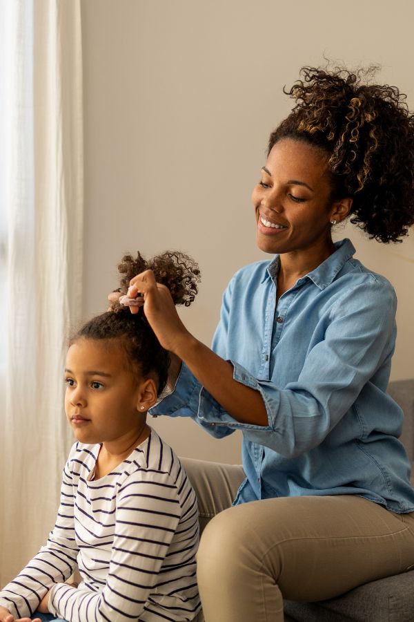 Maman cheveux crépus et jeune fille cheveux frisés-ozentya.com
