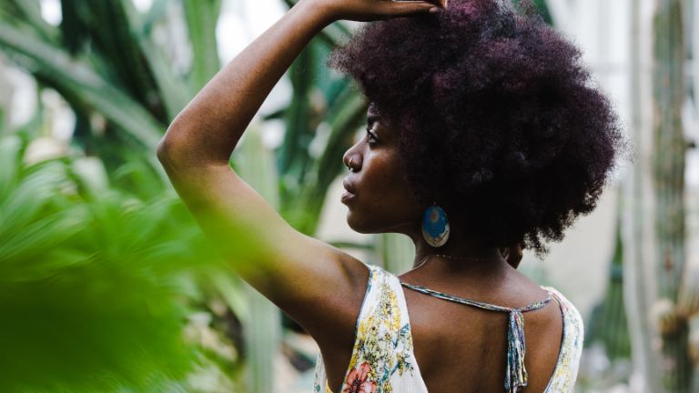 Les 5 erreurs courantes  éviter pour sublimer vos cheveux crépus- ozentya.com