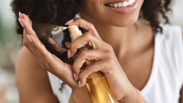 Cheveux crépus : Comment prévenir la casse et les pointes fourchues pour des cheveux en pleine santé - ozentya.com