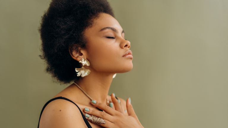 Les secrets pour stimuler la pousse des cheveux - ozentya.com